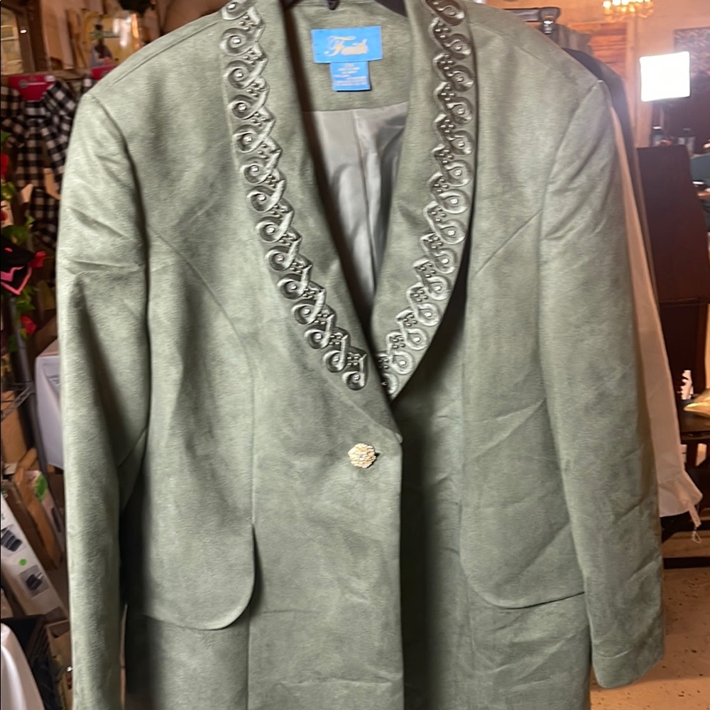 Elegant Green Embellished Women's Blazer